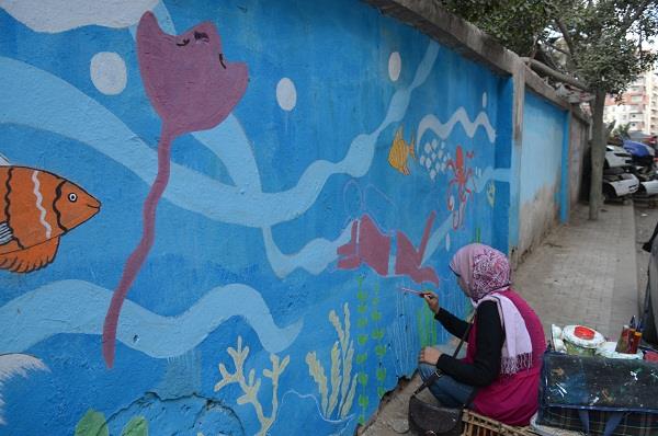 طالبة جامعية ت حول شوارع دمنهور إلى لوحات فنية بوابة أخبار اليوم