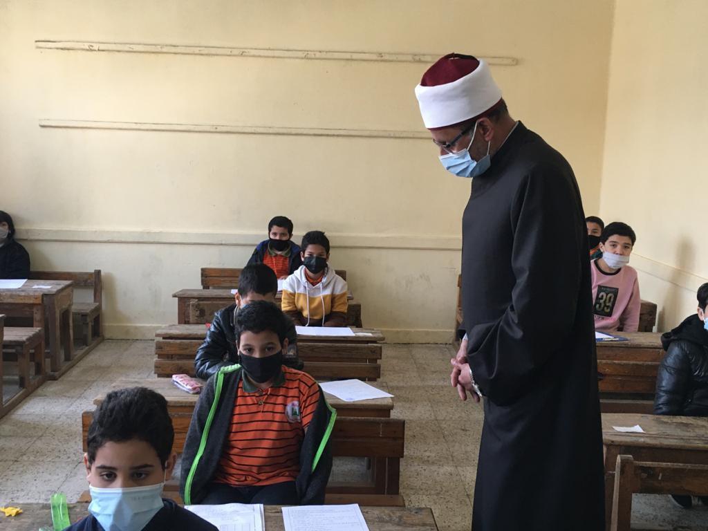 رئيس قطاع المعاهد الأزهرية يتفقد لجان 