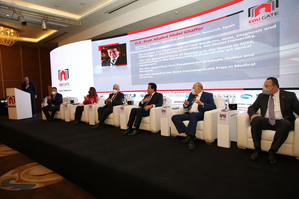 وزير التعليم العالي يتفقد معرض إيديوجيت 2021