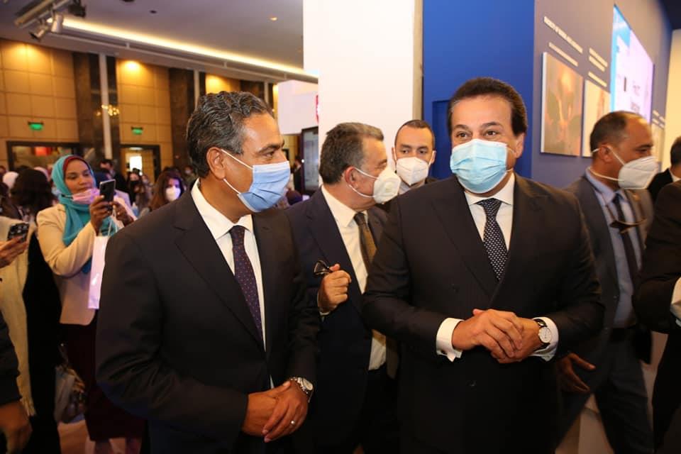وزير التعليم العالي يتفقد معرض إيديوجيت 2021