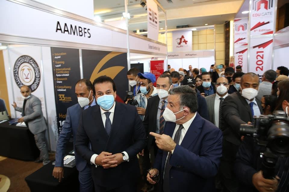 وزير التعليم العالي يتفقد معرض إيديوجيت 2021