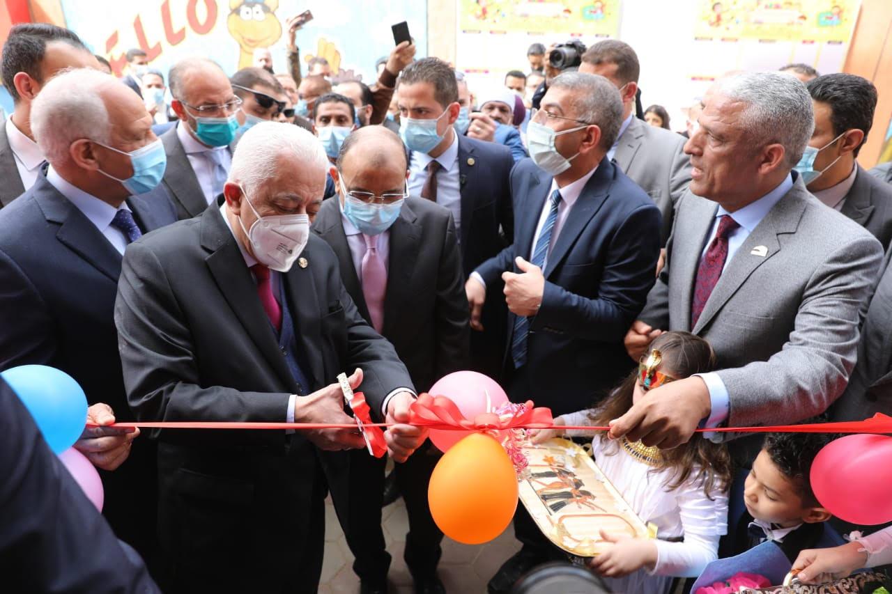 وزيرا التربية والتعليم والتنمية المحلية ومحافظ الجيزة يفتتحون عددًا من المشروعات التعليمية 