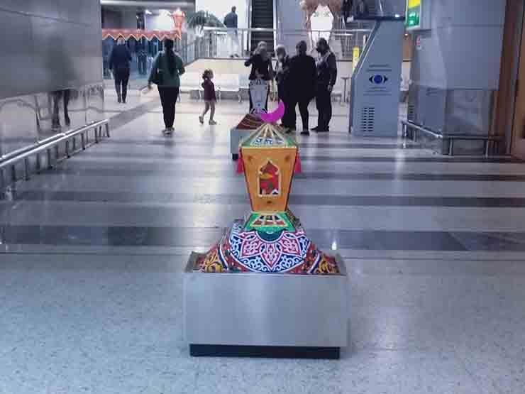 مطار القاهرة يتزين احتفالا برمضان صور
