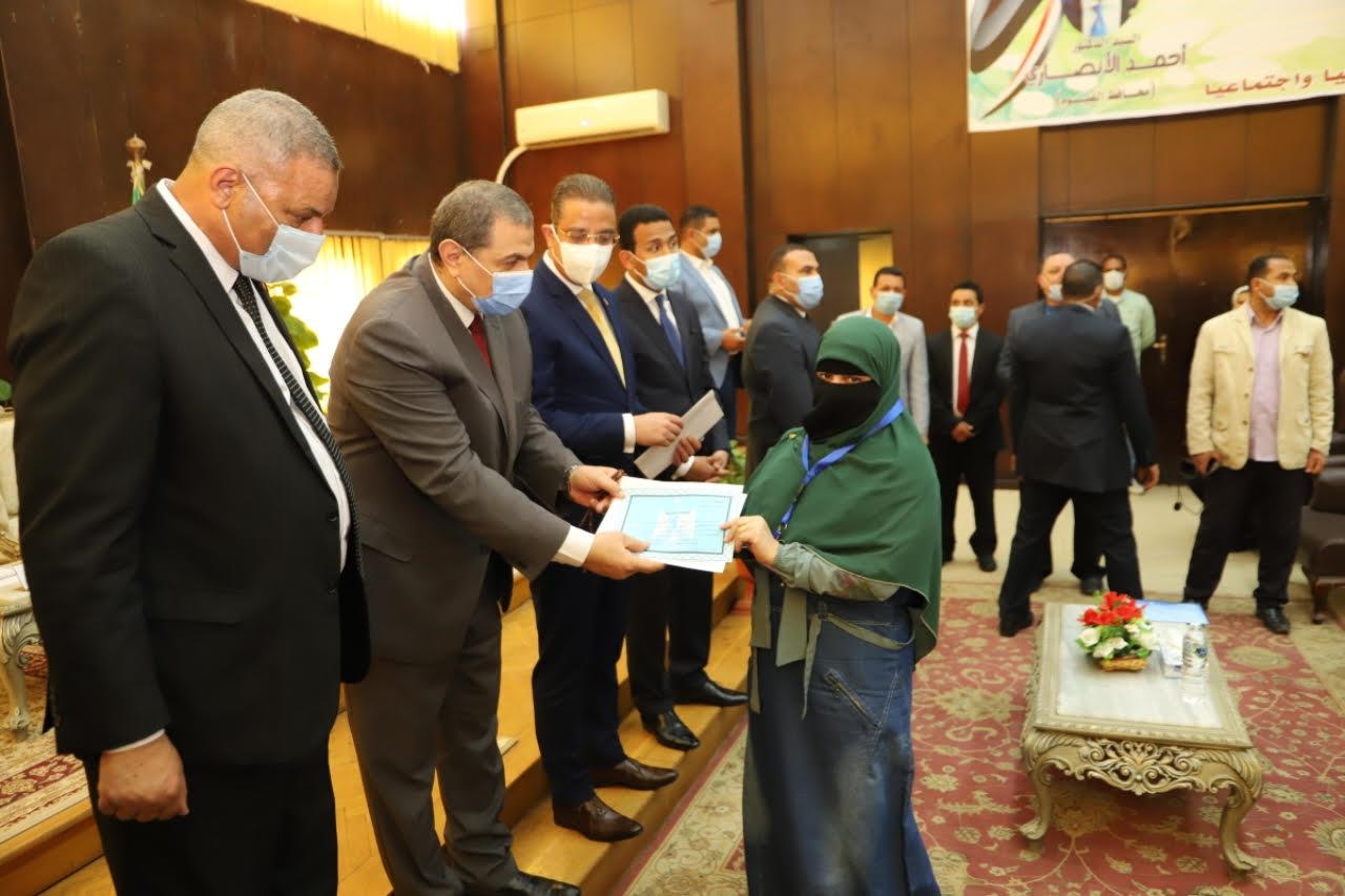 سعفان  يسلم 4619 بوليصة تأمين تكافلي  ضد الحوادث للعمالة غير المنتظمة