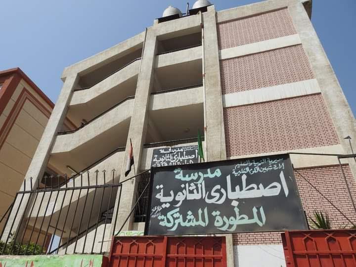 مدير تعليم المنوفية يتابع انتظام أداء