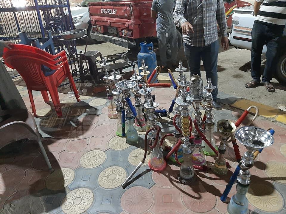 قامت  الوحدة المحلية لحي غرب سوهاج بحملات ليلية مكبرة؛ لمتابعة تطبيق الإجراءات الاحترازية لمواجهة فيروس كورونا المستجد ورفع الإشغالات من الميادين والشوارع العامة بنطاق الحي، وأسفرت عن غلق وتشميع 9 مقاهي مخالفة، وتحرير 13 محضر وغرامة فورية لعدم ارتداء كمامة، ومصادرة 82 شيشة، وضبط 182 من المضبوطات المتنوعة، كما تم القيام بحملات تطهير وتعقيم للشوارع ومباني المصالح الحكومية والخدمية بنطاق الحي . 