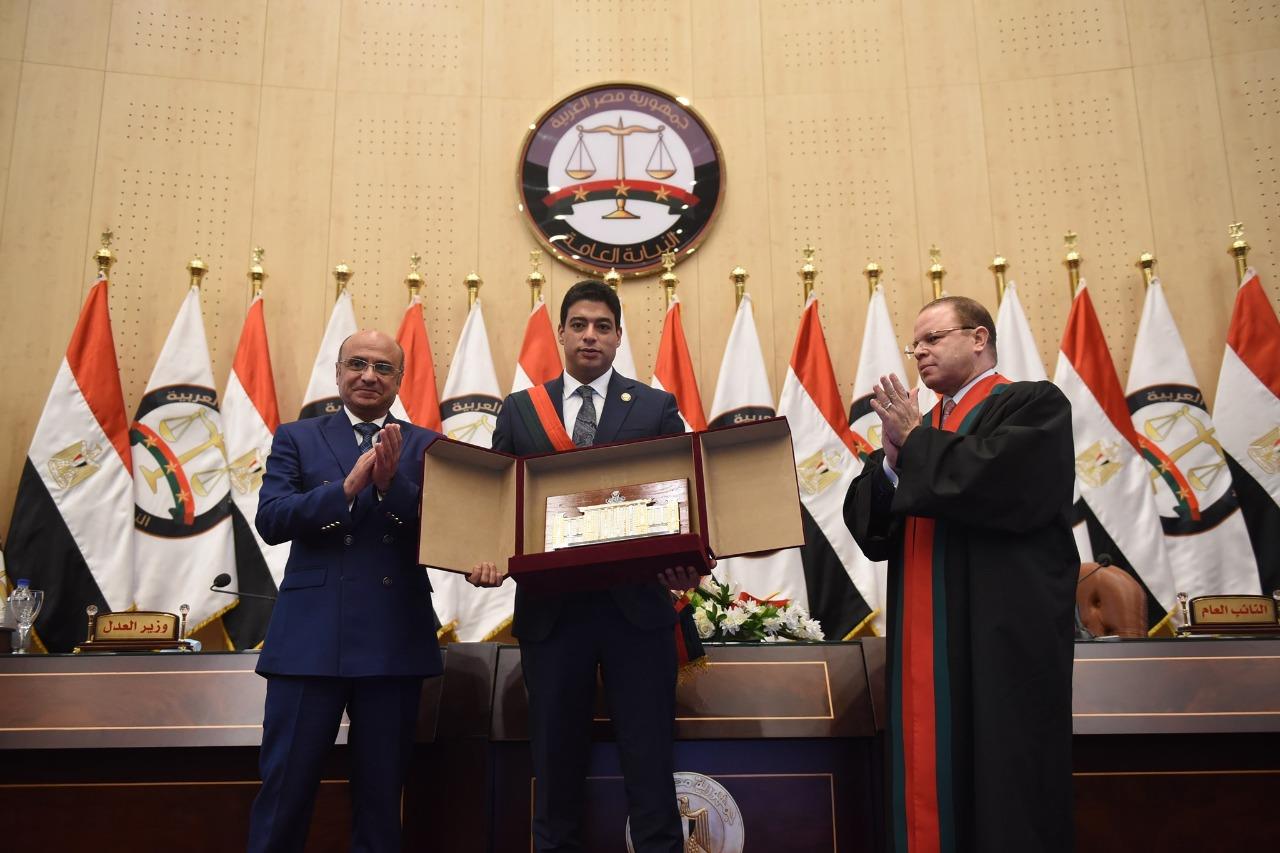 وزير العدل والنائب العام 
