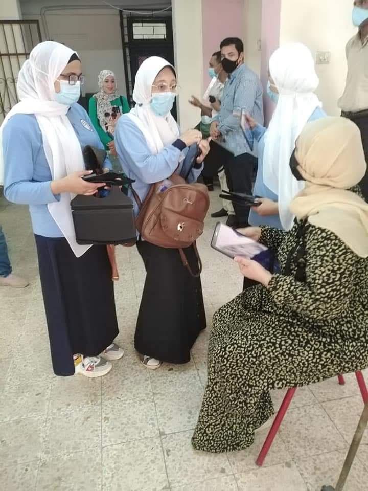 بدء توافد طلاب الثانوية العامة الشعبة الادبية على  اللجان الامتحانيه