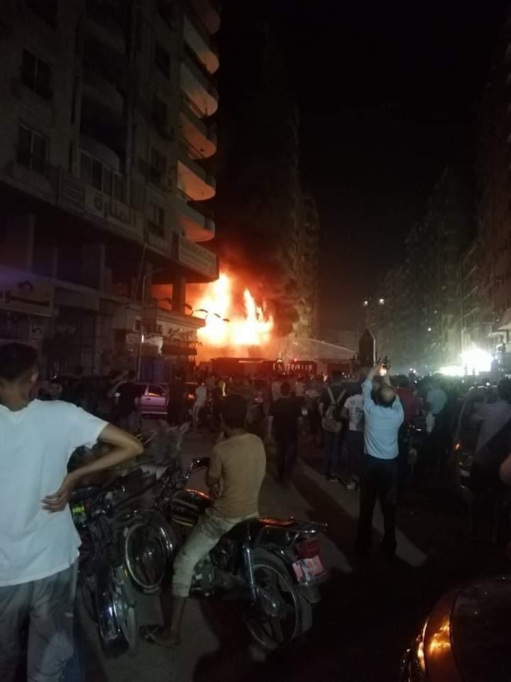  حريق ضخم، في محل سجاد بميدان الساعة