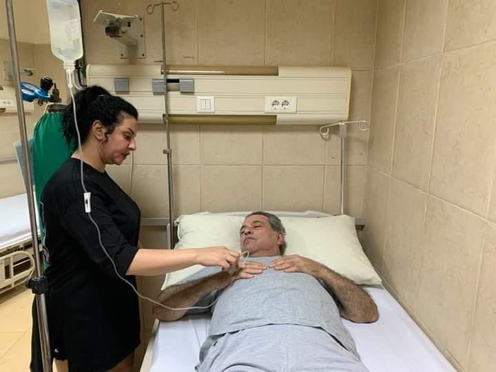 نقل توفيق عكاشة إلى المستشفى بعد أزمة صحية مفاجئة