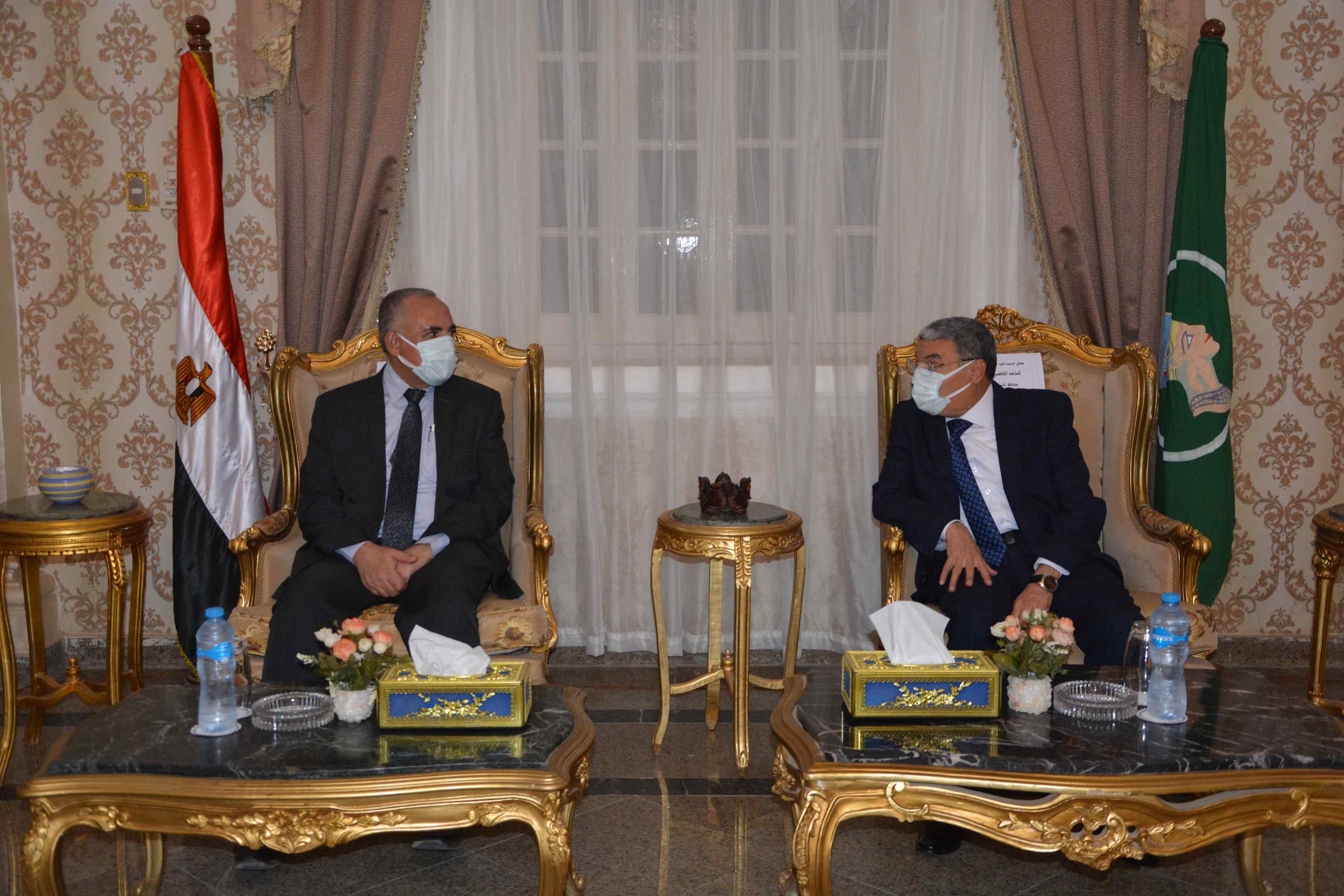 وزير الري يكرم عددا من المهندسين