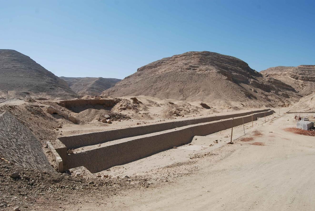  تطهير مخرات السيول