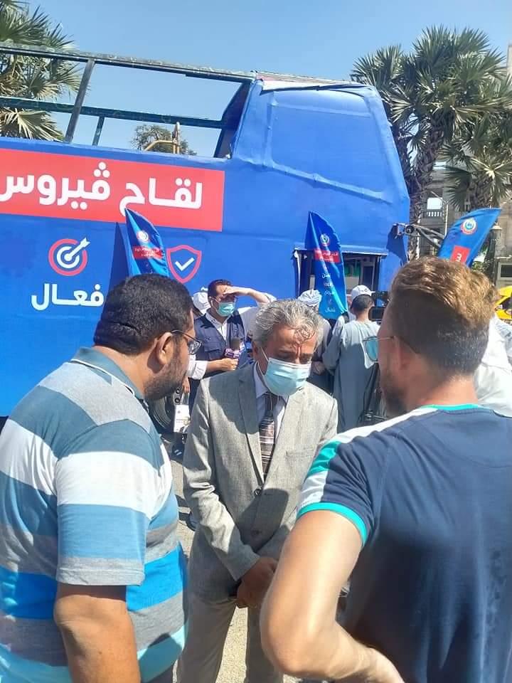 فرق التواصل المجتمعي تجوب شوارع قنا