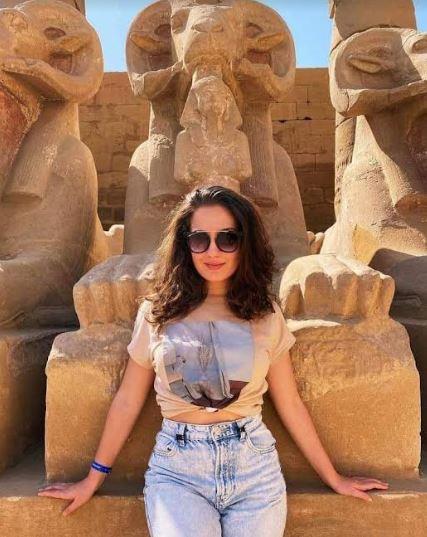 سياح  في الأقصر 