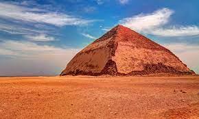 الهرم الأحمر في دهشور 