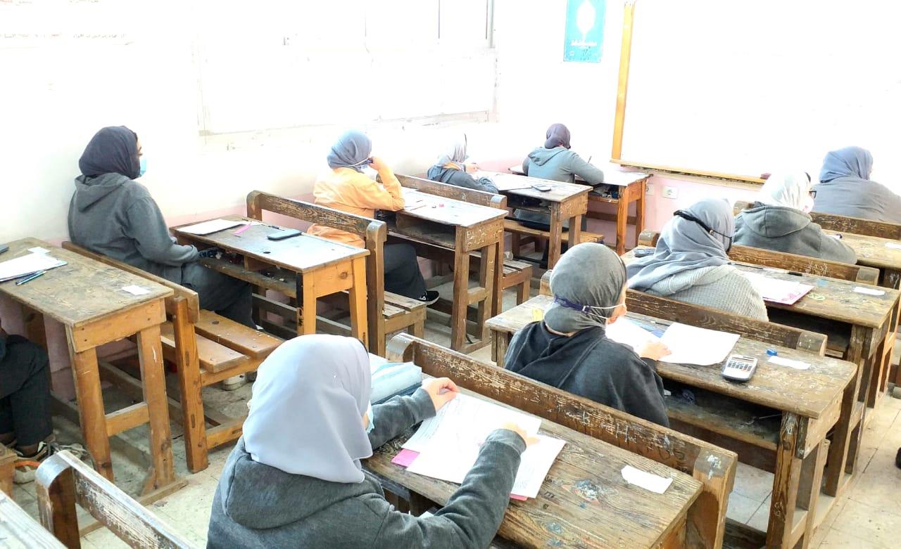 امتحانات الفصل الدراسي الأول 