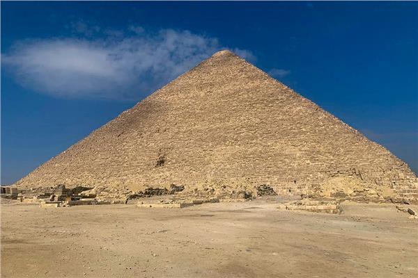   الضلع الجنوبي للهرم الأكبر كاملا