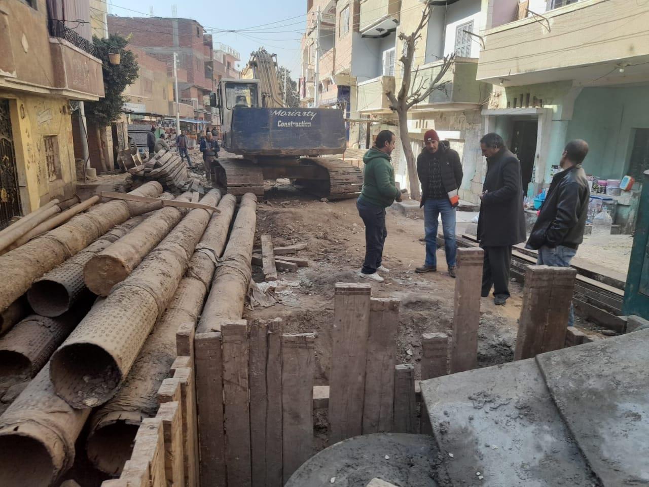 أصلاح أعمدة الأنارة وماسورة مياه عمومي ورفع المخلفات بالعياط 
