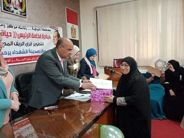 كرم الأمهات المثاليات بمركز الشهداء