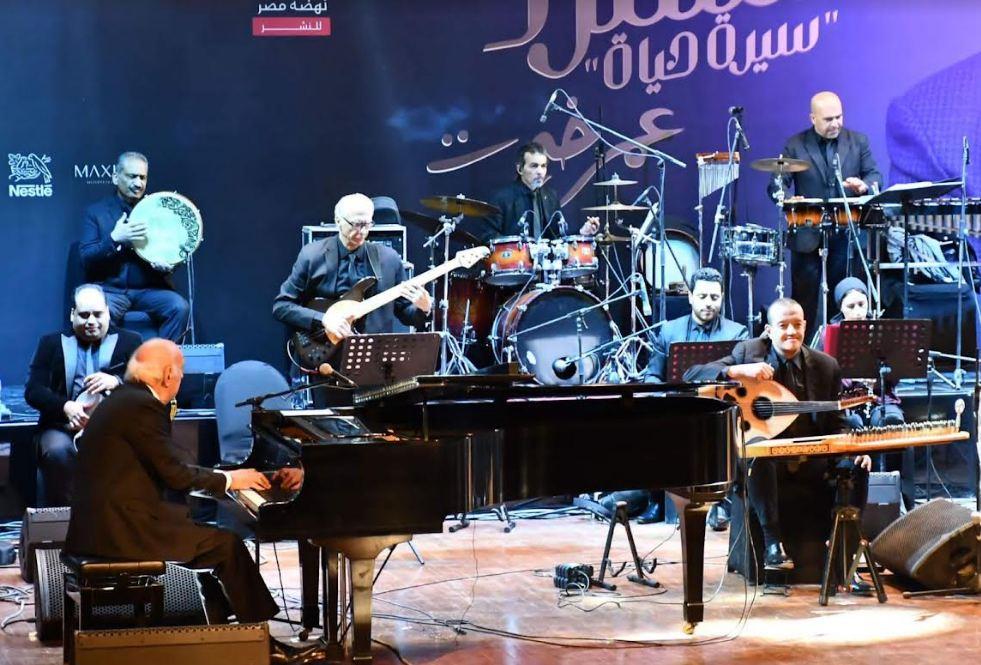  عمر خيرت يشعل مسرح المتحف القومي للحضارة