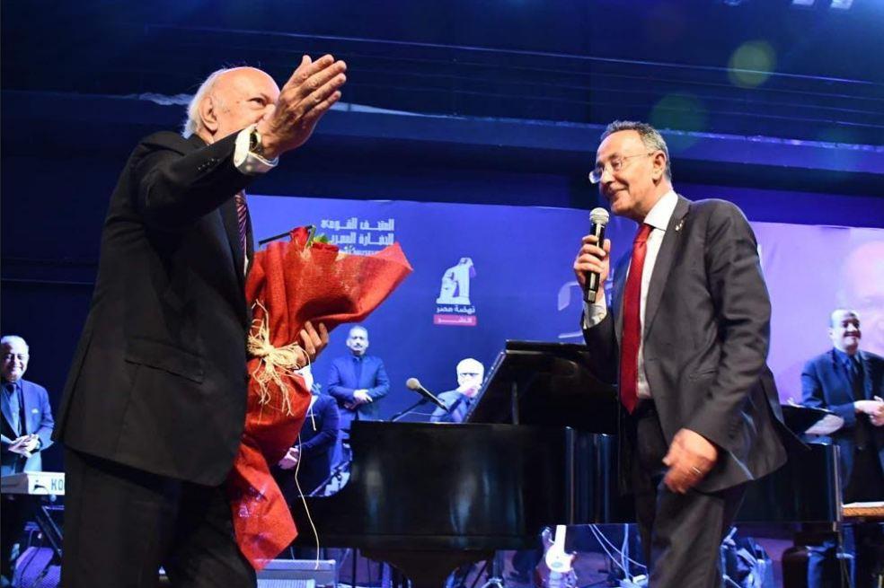  عمر خيرت يشعل مسرح المتحف القومي للحضارة