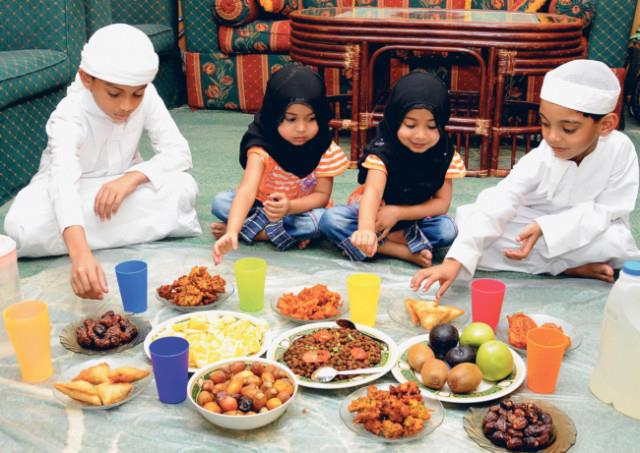 «خليه يصوم» خبيرة تقدم نصائح لمساعدة الأطفال في رمضان.. تعرفي عليها | خاص