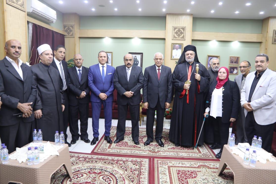 محافظ الجيزة يزور الكنيسة الكاثوليكية للتهنئة بعيد القيامة المجيد
