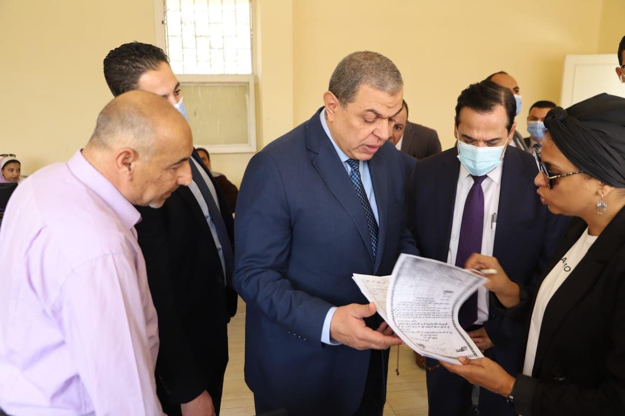 وزير القوي العاملة يتابع علي الطبيعة