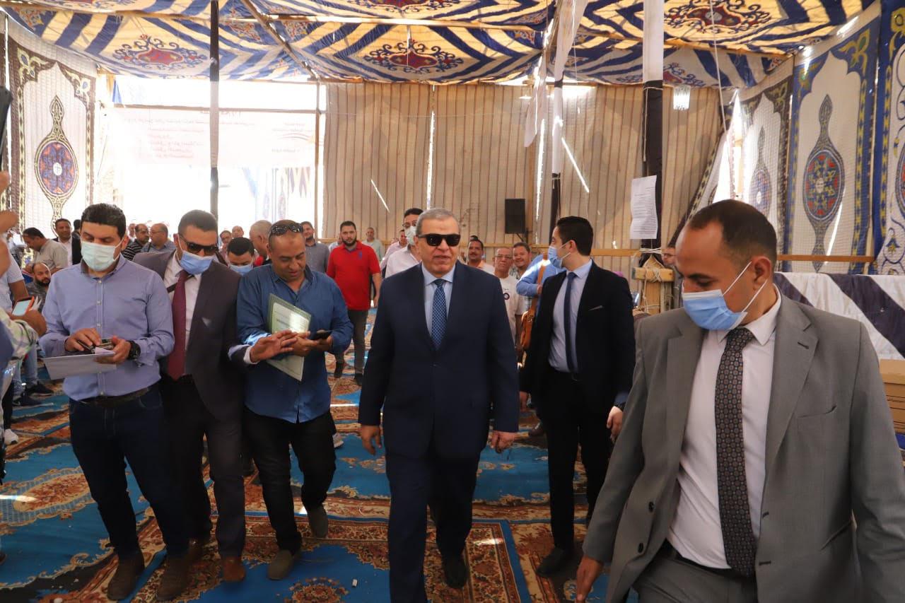 وزير القوي العاملة يتابع علي الطبيعة