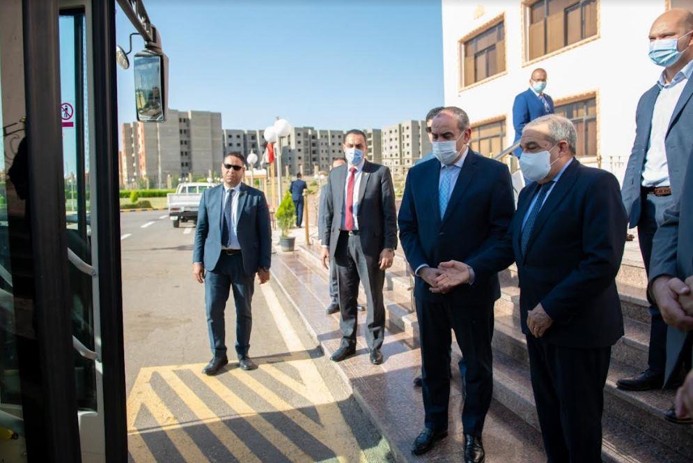 وزير الطيران المدنى : التوسع فى استخدام وسائل النقل 