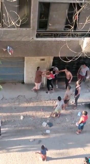 ضبط 4 أشخاص قصوا شعر شاب