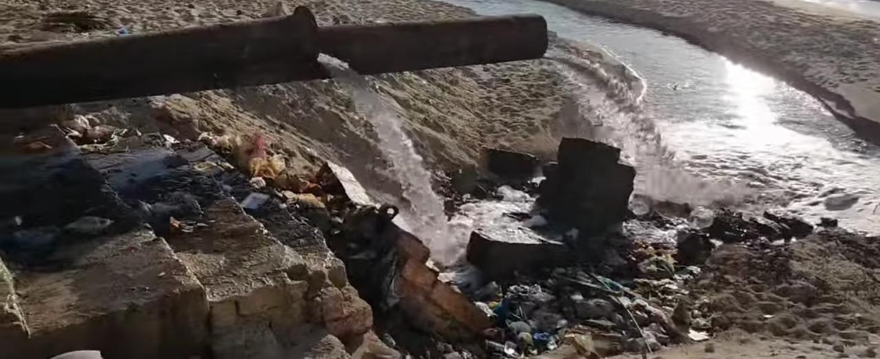  ماسورة المياه الجوفية بشاطئ أبو تلات