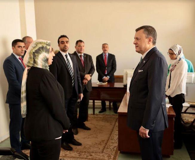 وزير السياحة والآثار في جولة بمقر الوزارة بالزمالك للتعرف على العاملين وآليات سير العمل