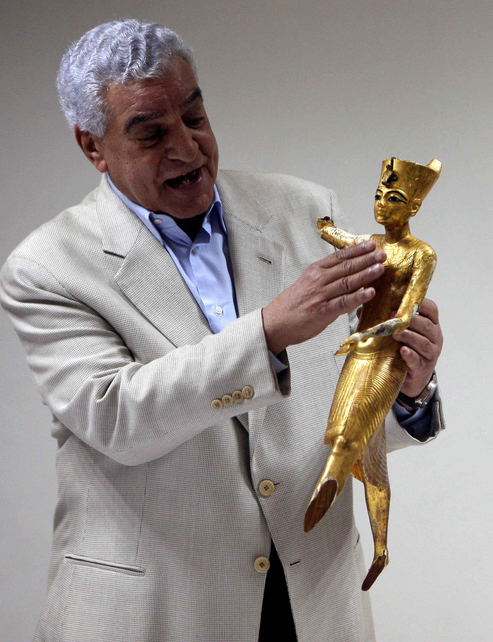  د.زاهي حواس