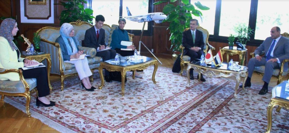 وزير الطيران يبحث مع سفير اليابان بمصر 