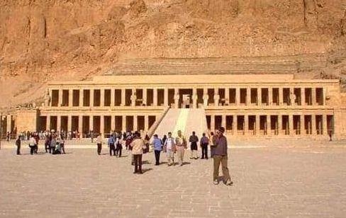 معابد الكرنك بالأقصر تشهد حالة كبيرة من الإقبال السياحى 