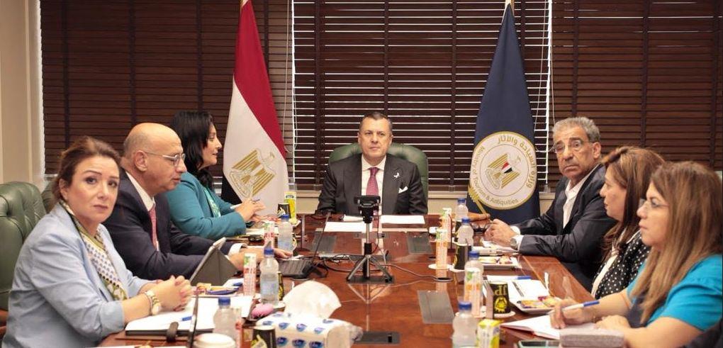 متابعة استعدادات قطاع السياحة لاستضافة مصر لمؤتمر COP 27 ..وزير السياحة يعقد اجتماع موسع