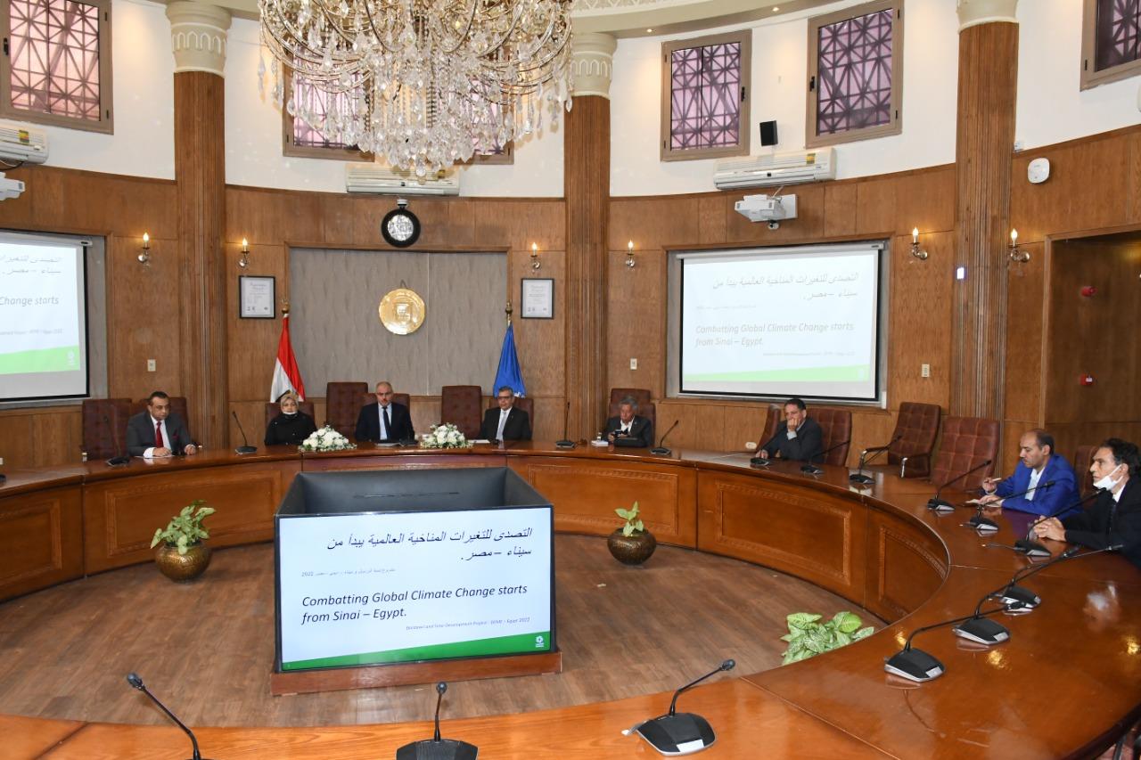  الدكتور ناصر مندور رئيس رئيس جامعة قناة السويس