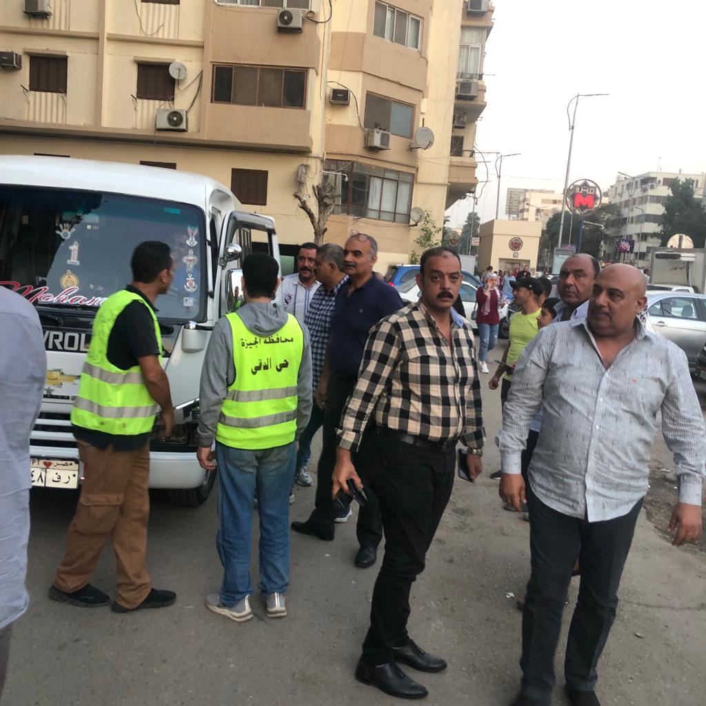 حملات على سيارات الميكروباص ورفع الإشغالات بالدقي