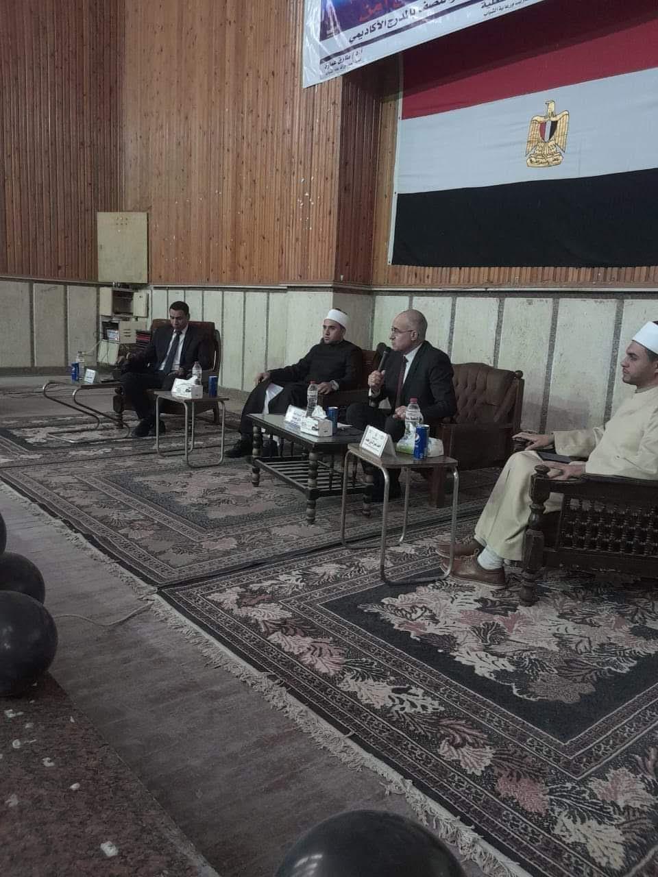طلاب المعهد العالي للخدمة الاجتماعية