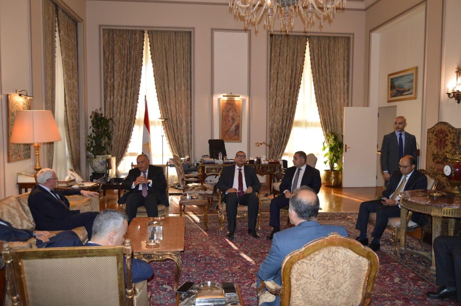  وزير الخارجية