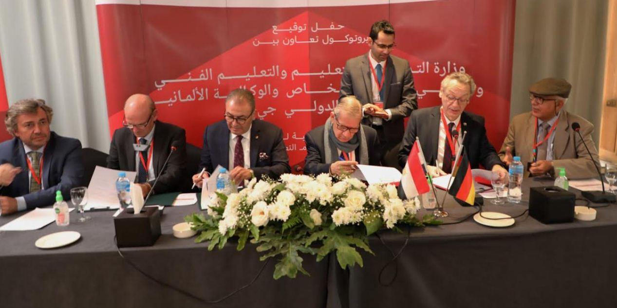 «التعليم» تُلزم المديريات بالتأمين المشدد لامتحانات الشهادة الإعدادية