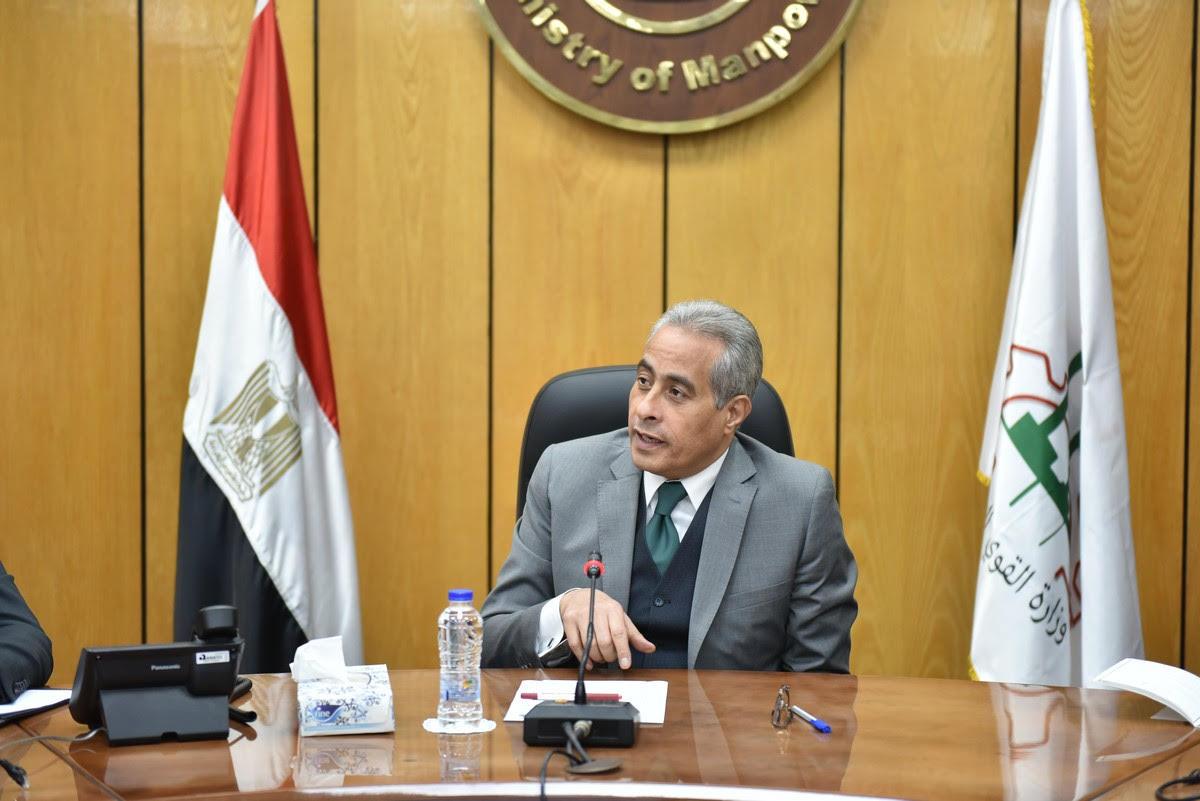  وزير القوى العاملة يرأس اول اجتماع