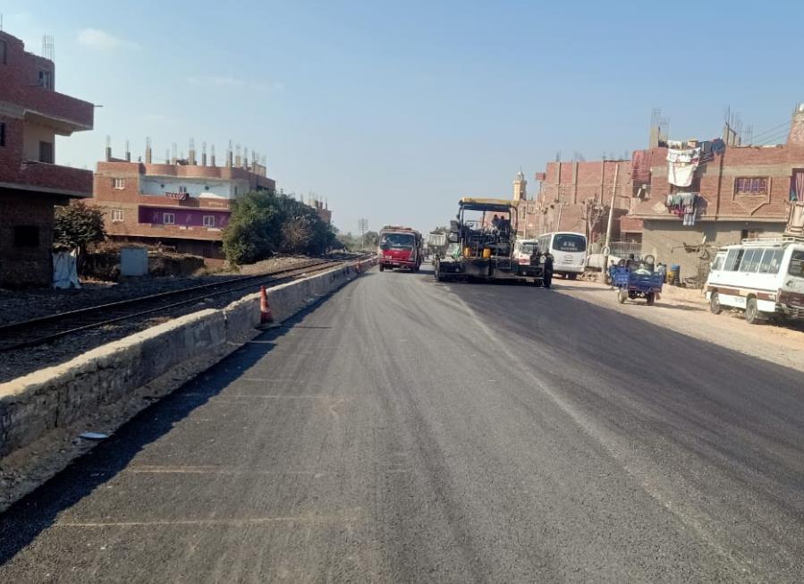 جهود تطوير ورصف عدد من الطرق بالجيزة