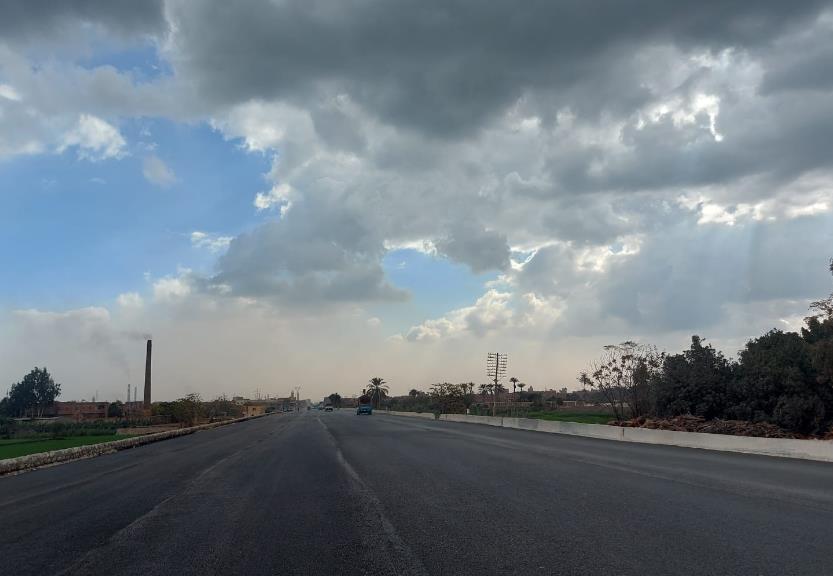 جهود تطوير ورصف عدد من الطرق بالجيزة