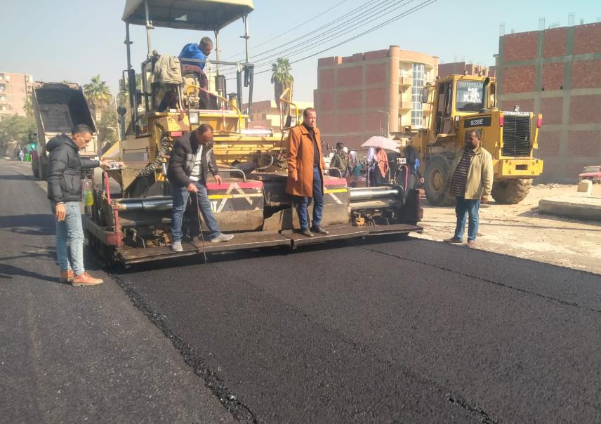 جهود تطوير ورصف عدد من الطرق بالجيزة