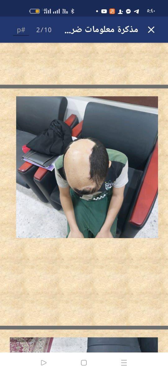  عذبت طفلها وأجبرته على التسول . 