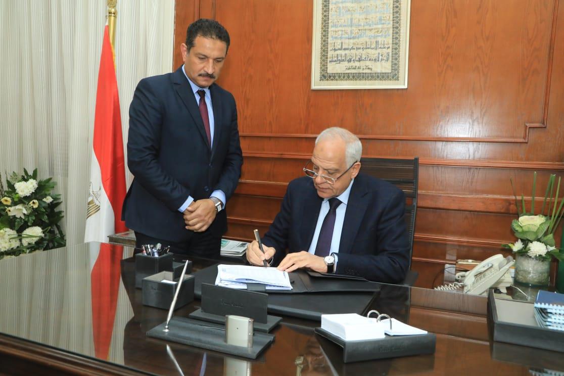 إعتمد اللواء أحمد راشد محافظ الجيزة نتيجة الفصل الدراسى الأول  للشهادة الاعدادية  للعام الدراسي 2022/2023 بنسبة نجاح بلغت 76.81%  بحضور الأستاذ اشرف سلومه مدير مديرية التربية والتعليم بمحافظة الجيزة.