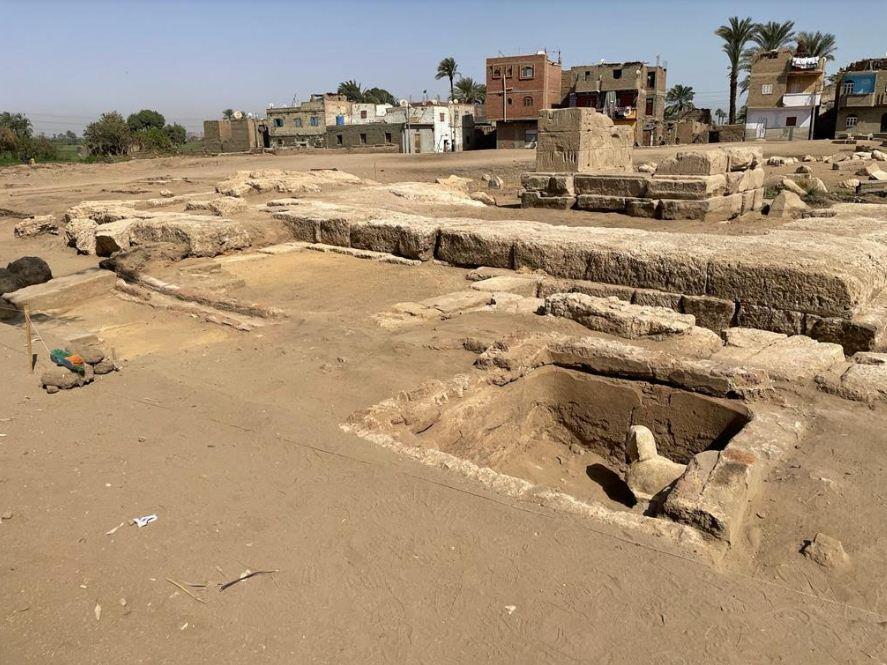  اكتشاف تمثال لأبو الهول وبقايا مقصورة كلاوديوس بجوار معبد دندرة
