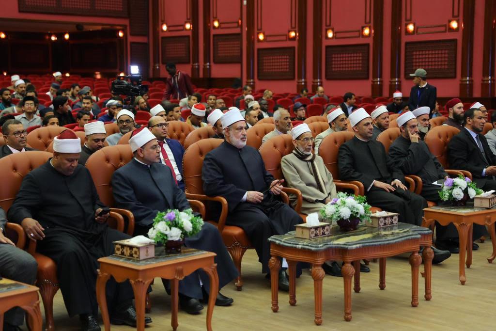 وكيل الأزهر يحذر من سلبيات وسائل التواصل الاجتماعي ويؤكد: لها آثار مدمرة على المجتمع والدين والأخلاق